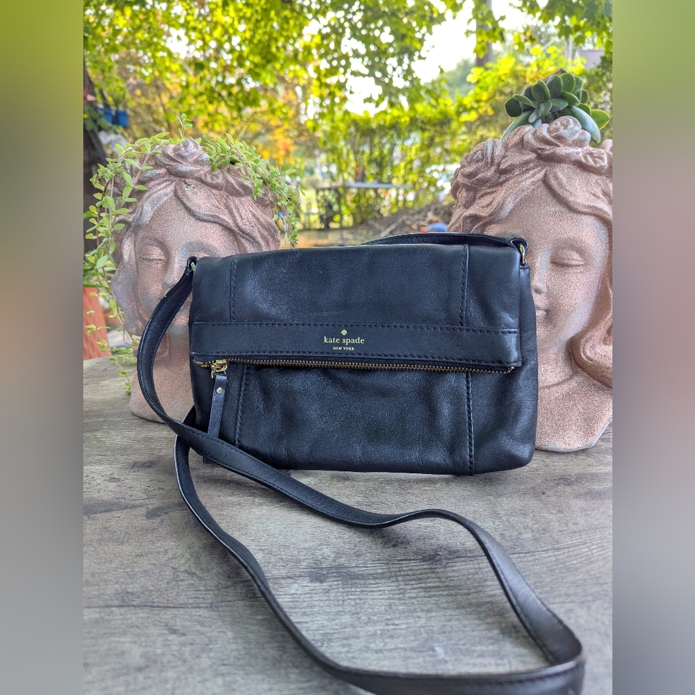 EUC 💋 KATE SPADE 💋 convertable crossbody/clutch 🖤 Black Leather ⚜️
